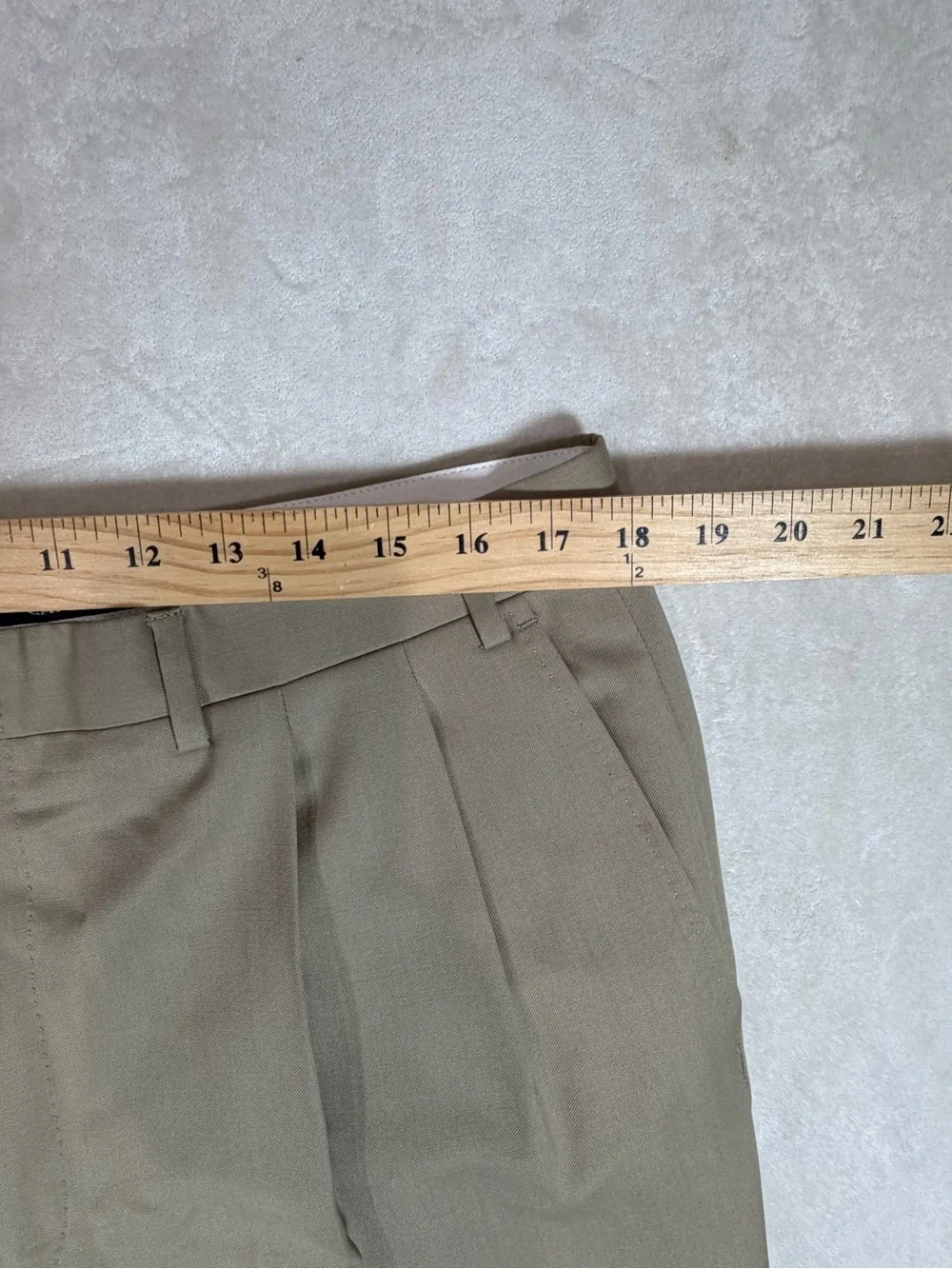 Canali 100% Wool 38W 32L Men's Pleated Dress Pants - Beige